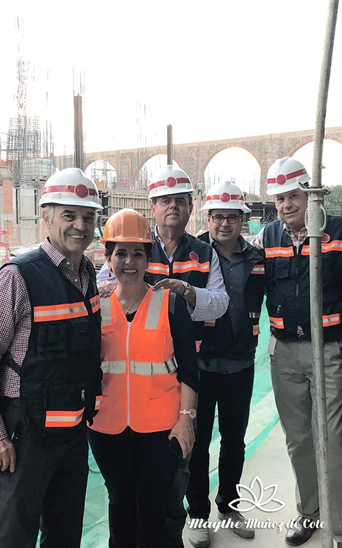 Maythe Muñoz de Cote, en recorrido con algunas autoridades en el estado de Querétaro