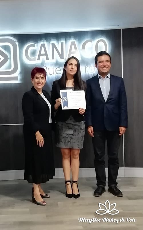 Maythe Muñoz de Cote, conferencista en diferentes Cámaras de Comercio y Empresarios