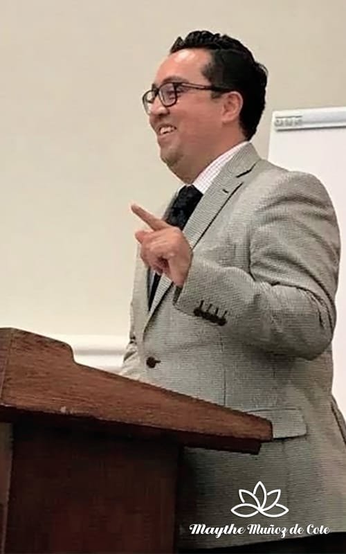 Maythe Muñoz de Cote, alumno del Taller de Oratoria Oratoria contento con su primer discurso