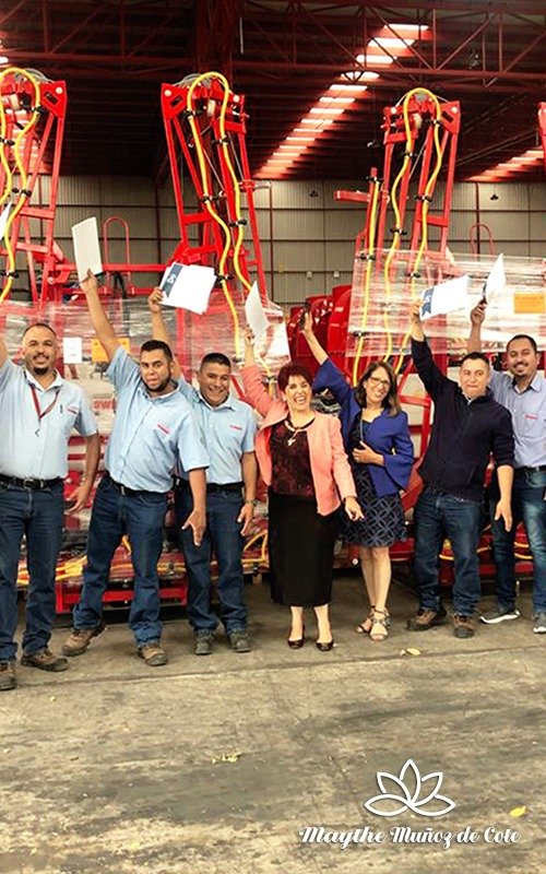 Maythe Muñoz de Cote, Clientes, Familia y Amigos