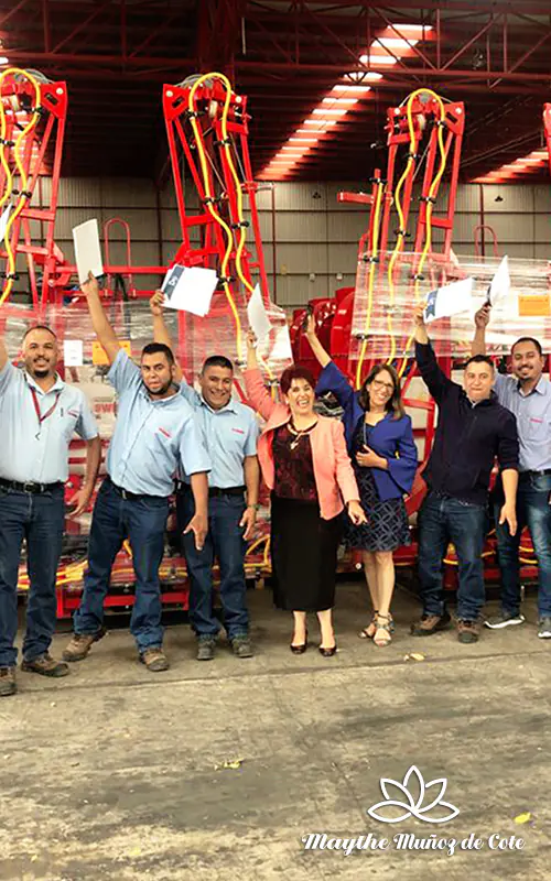 Maythe Muñoz de Cote, Clientes, Familia y Amigos