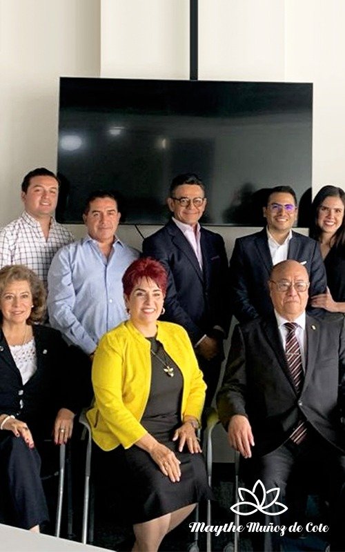 Maythe Muñoz de Cote, Clientes, Familia y Amigos